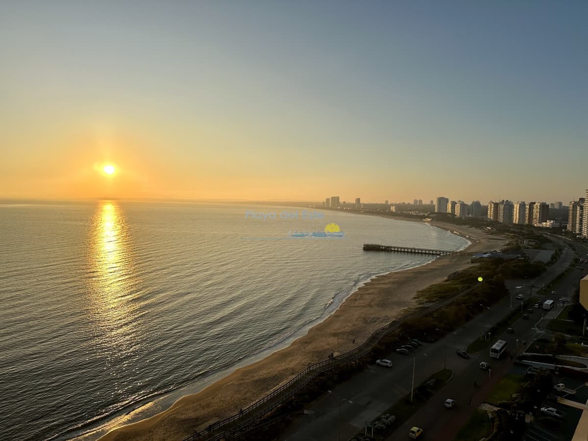 Apartamento en venta y alquiler de 3 dormitorios en Punta del Este - Inmobiliaria Playa del Este