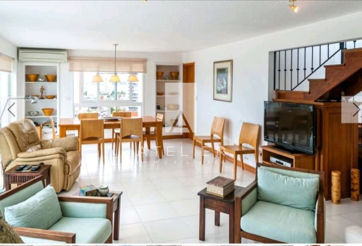 Apartamento Pent House en venta frente a playa brava