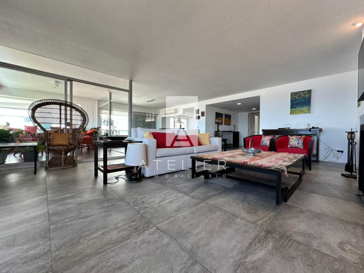 VENTA DE APARTAMENTO RECICLADO SOBRE PLAYA BRAVA
