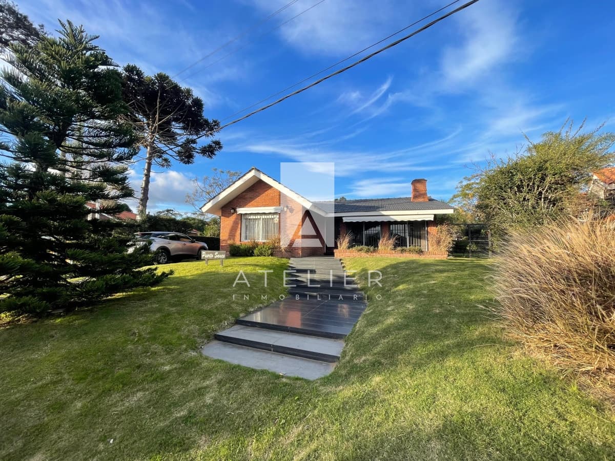 Casa en venta, 4 dormitorios  en Punta del Este, playa mansa