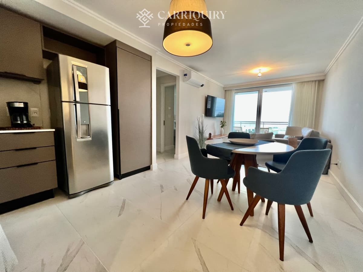 APARTAMENTO EN ALQUILER TEMPORARIO 1 DORMITORIO Y MEDIO PLAYA MANSA FRENTE AL MAR CRUCEROS 3 A ESTRENAR  -