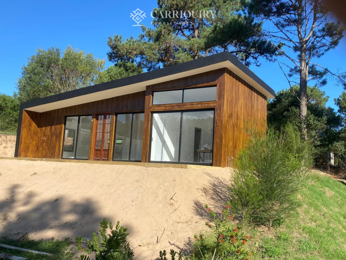 HERMOSA CASA A ESTRENAR EN UN ENTORNO UNICO DE NATURALEZA FRENTE AL ARROYO EL POTRERO  -