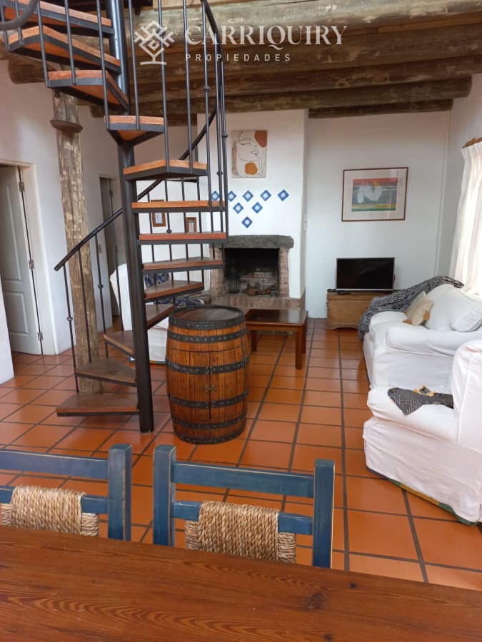 Casa en Alquiler de 6 dormitorios en Montoya