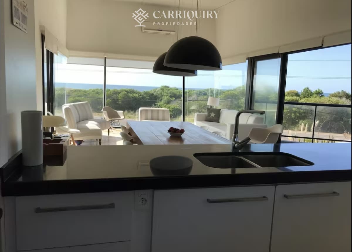 Casa a la venta en Santa Monica, 3 dormitorios en suite  -