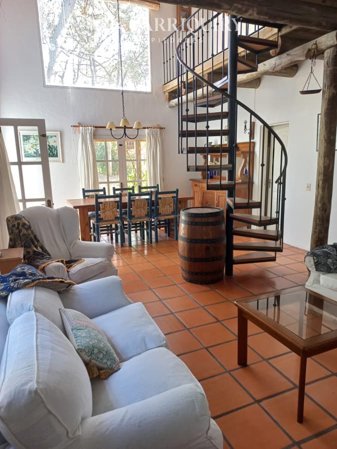 Casa en Alquiler de 6 dormitorios en Montoya