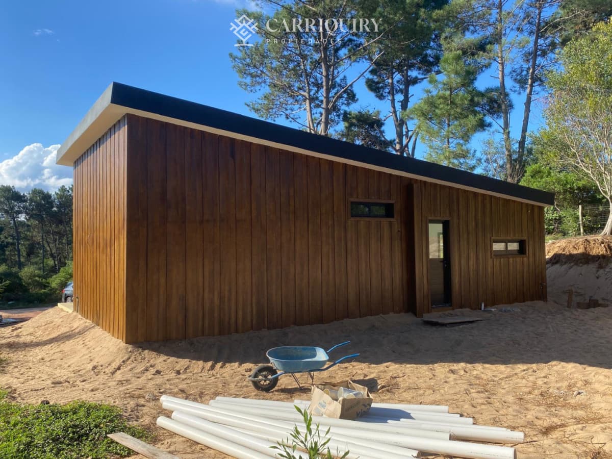 HERMOSA CASA A ESTRENAR EN UN ENTORNO UNICO DE NATURALEZA FRENTE AL ARROYO EL POTRERO  -