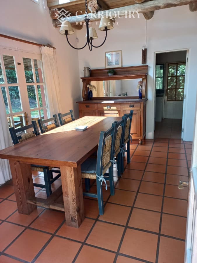 Casa en Alquiler de 6 dormitorios en Montoya