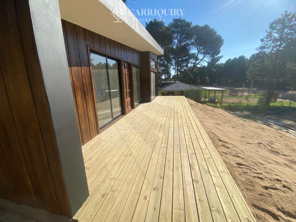 HERMOSA CASA A ESTRENAR EN UN ENTORNO UNICO DE NATURALEZA FRENTE AL ARROYO EL POTRERO  -