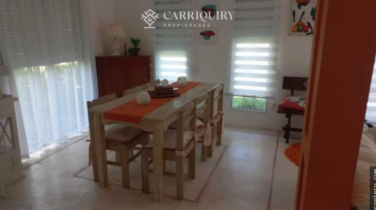CASA PIEDRA EN VENTA A METROS DEL MAR   -