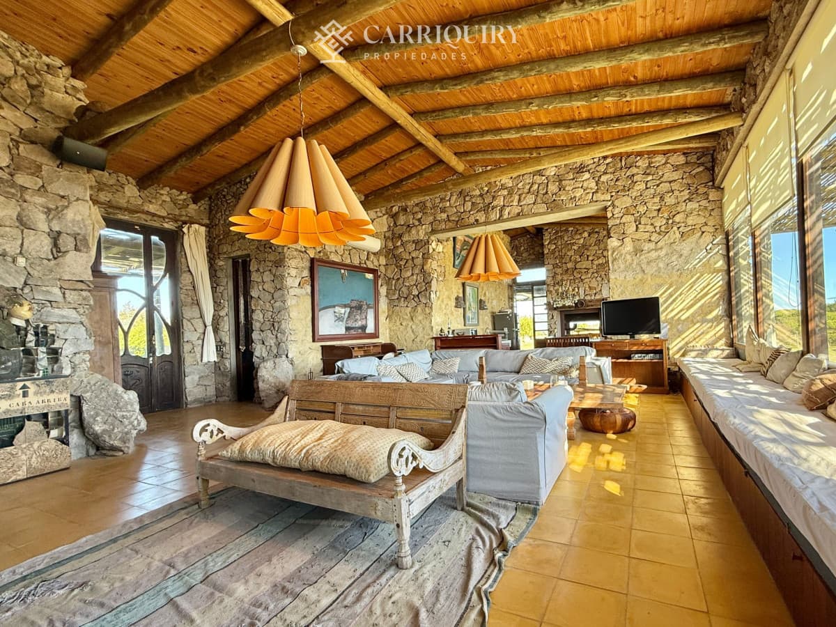 Chacra en venta y alquiler en lo alto del Cerro Eguzquiza. 4 dormitorios  -