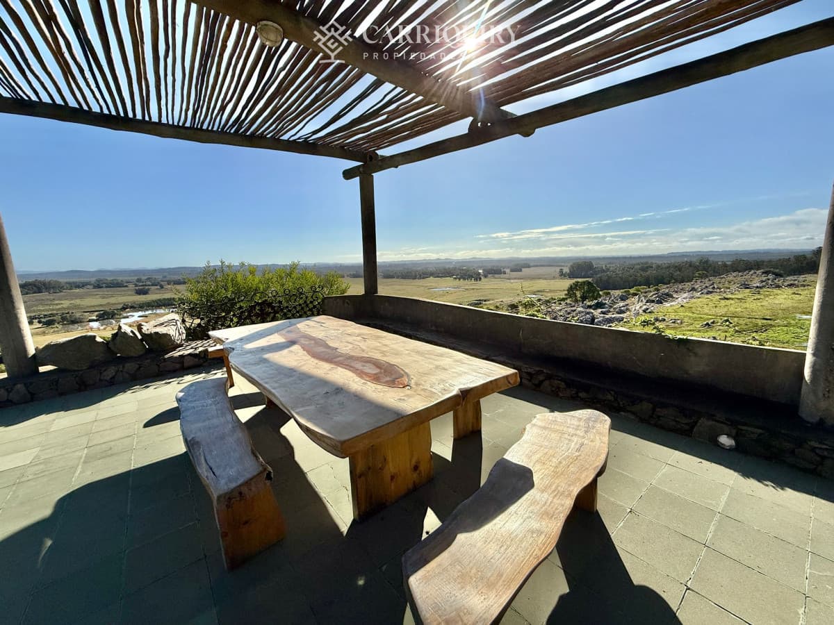 Chacra en venta y alquiler en lo alto del Cerro Eguzquiza. 4 dormitorios  -