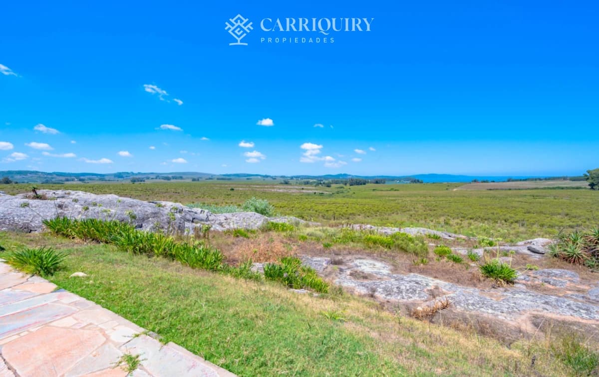 OPORTUNIDAD CHACARA CON EXCELENTES VISTAS A LAGUNA DEL SAUCE  -