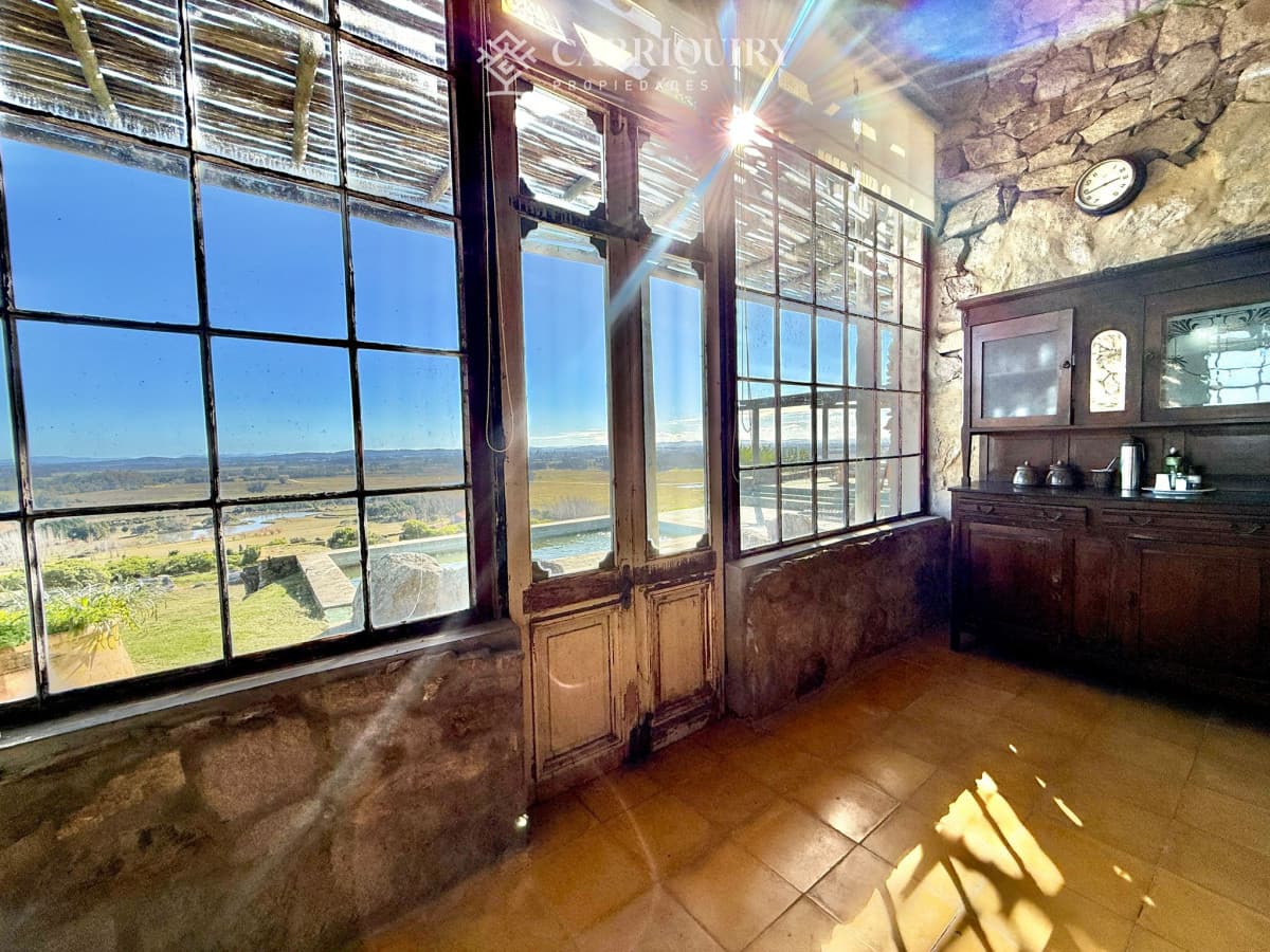 Chacra en venta y alquiler en lo alto del Cerro Eguzquiza. 4 dormitorios  -