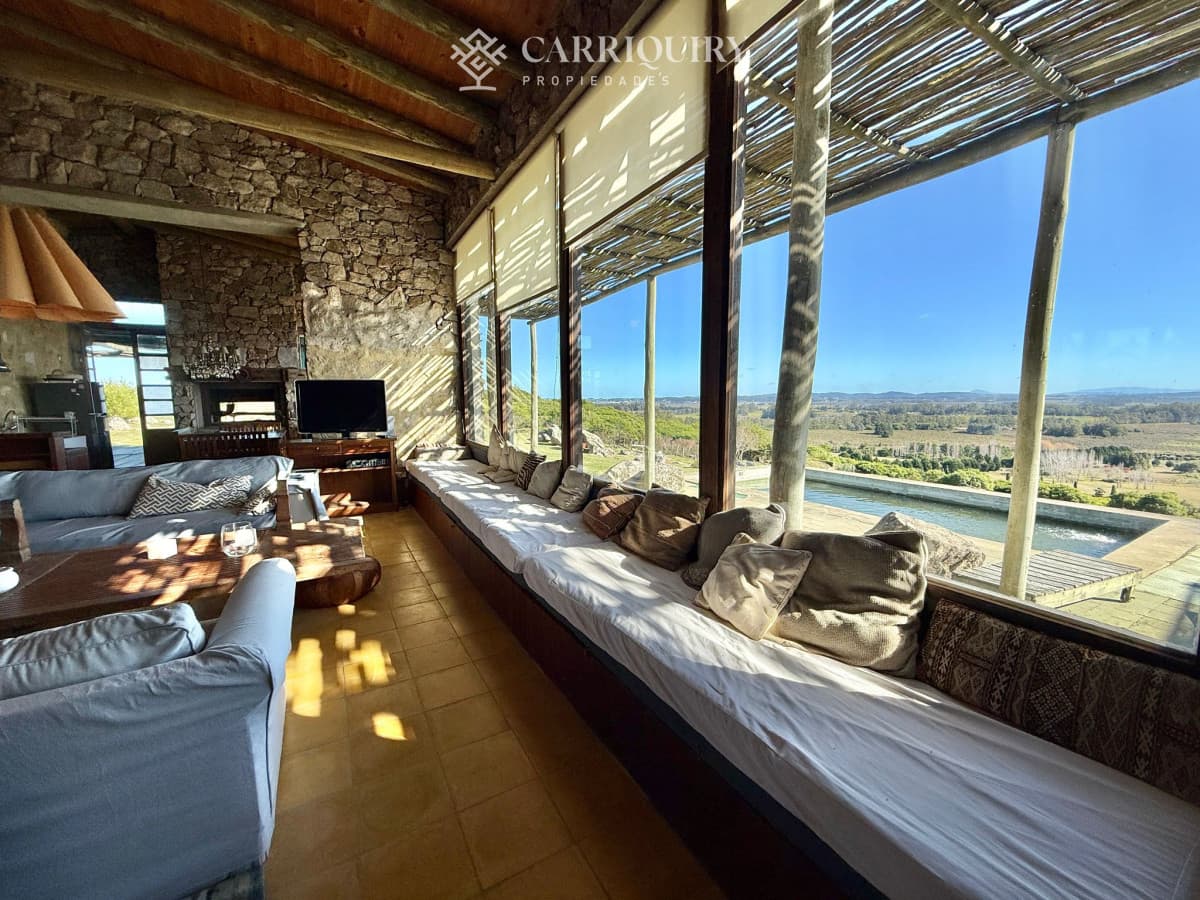 Chacra en venta y alquiler en lo alto del Cerro Eguzquiza. 4 dormitorios  -