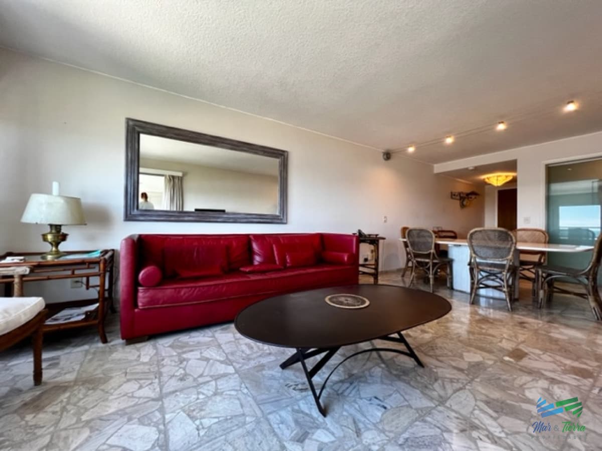 Alquiler temporario Apartamento 2 y medio dormitorios en Playa Mansa, Punta del Este