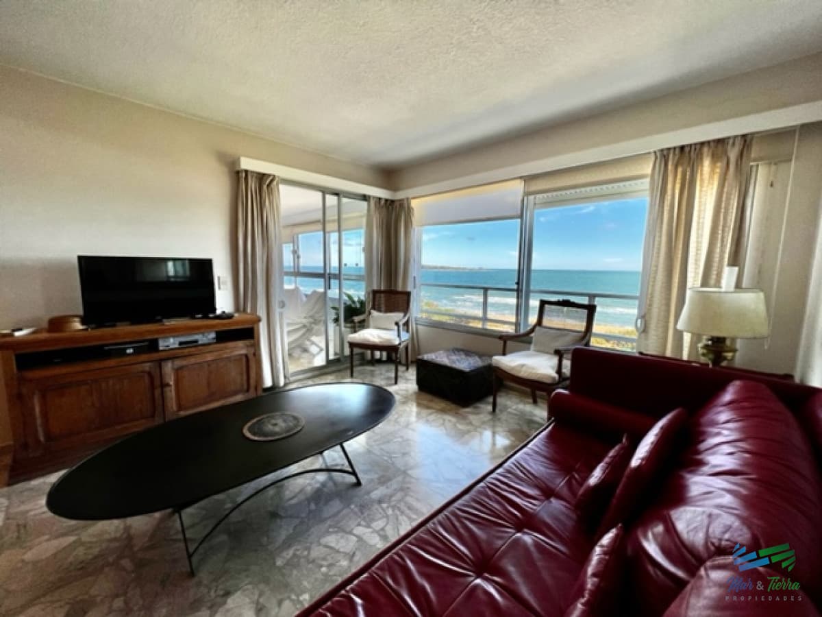 Alquiler temporario Apartamento 2 y medio dormitorios en Playa Mansa, Punta del Este