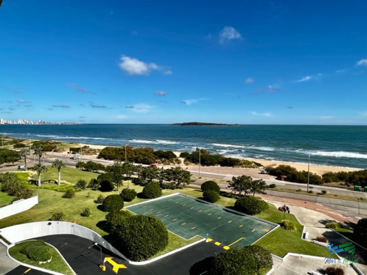 Alquiler temporario Apartamento 2 y medio dormitorios en Playa Mansa, Punta del Este