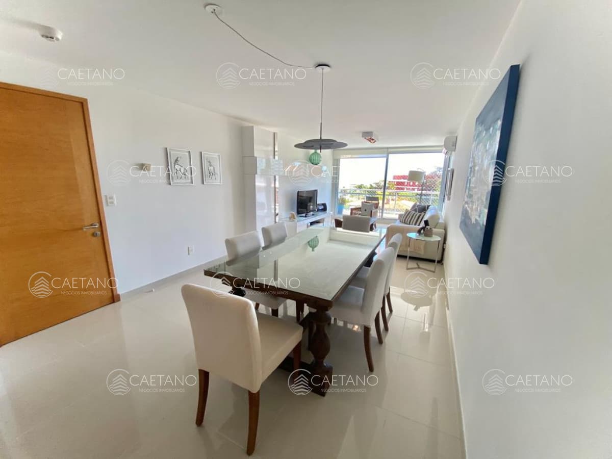 APARTAMENTO EN VENTA SUNRISE TOWER 2 DORMITORIOS MAS SERVICIO PUNTA DEL ESTE