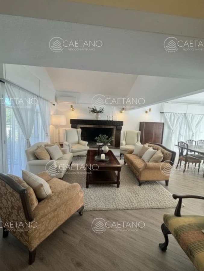 CASA EN VENTA PLAYA MANSA 5 DORMITORIOS