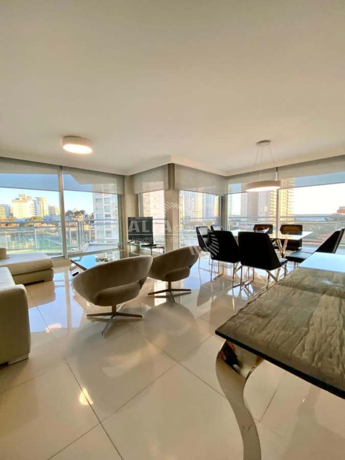 Apartamento en Venta Playa Mansa 3 dormitorios Sunrise Tower