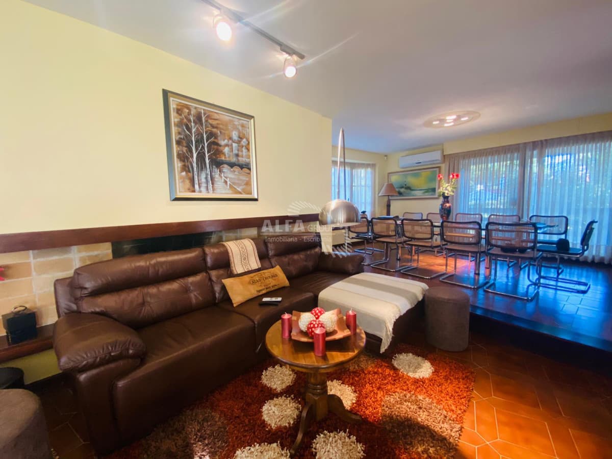 Casa muy amplia en Zona Cantegril - Punta del Este
