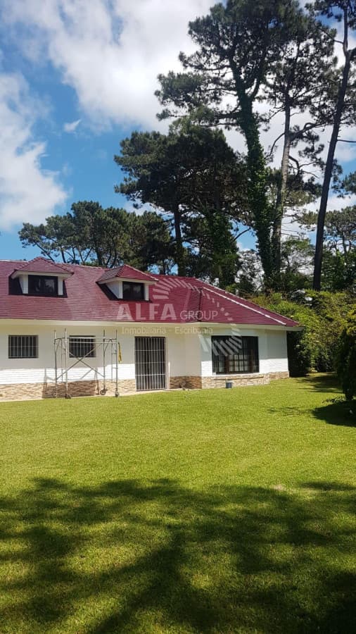 Casa muy amplia en Zona Cantegril - Punta del Este