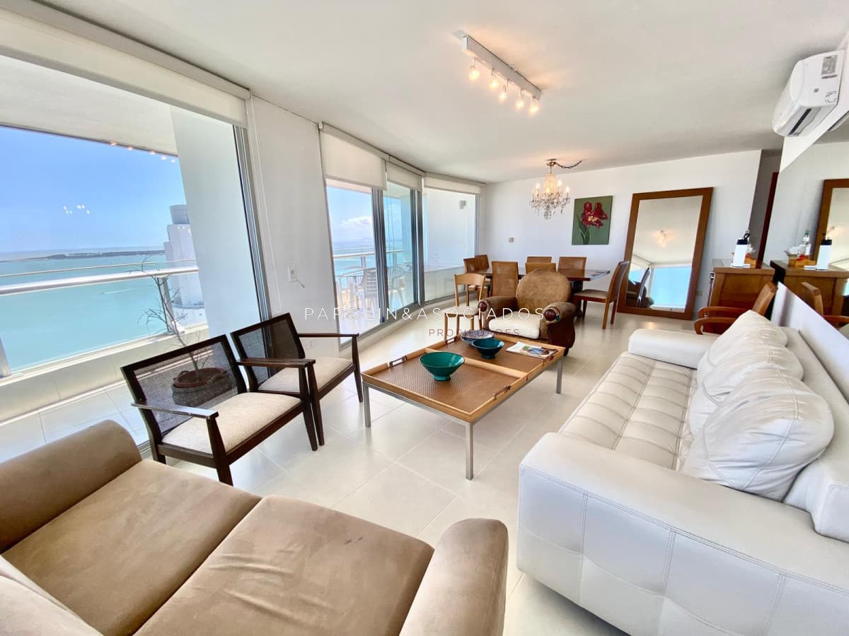 Apartamento en venta en Seasson Tower.