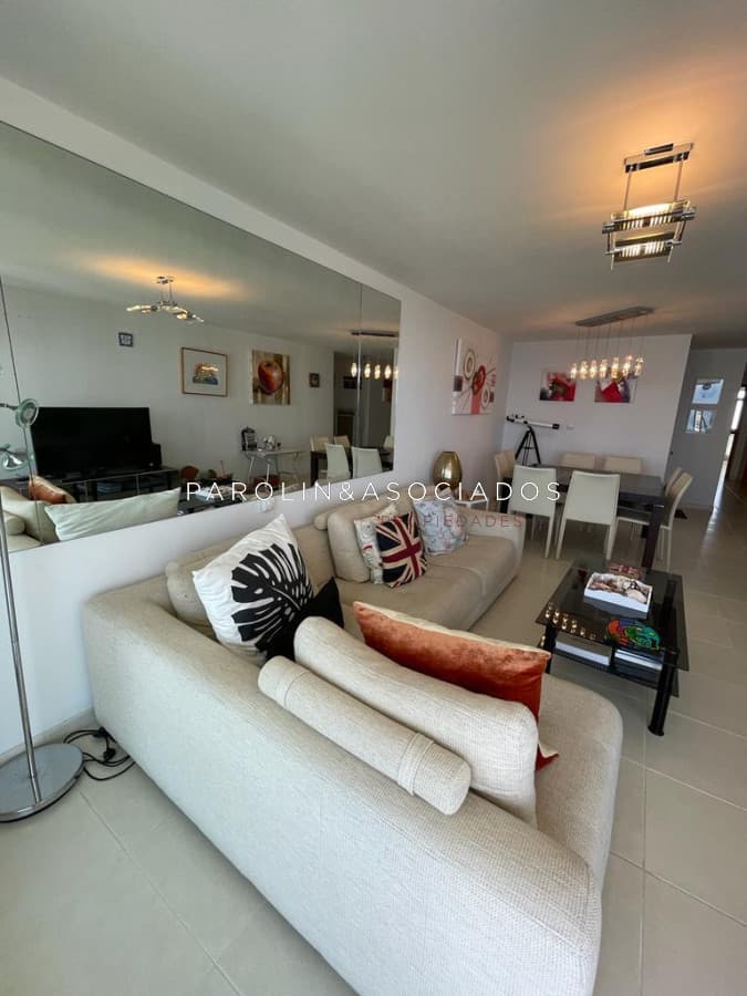 Apartamento en Venta de 2 dormitorios en Season Tower, Mansa - Punta del Este