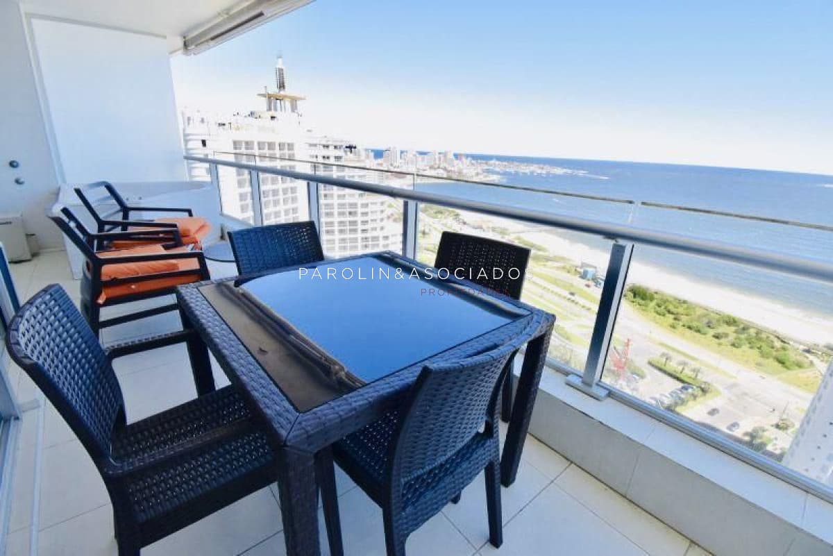Apartamento en de 2 dormitorios en venta en Seasons Tower, Punta del Este