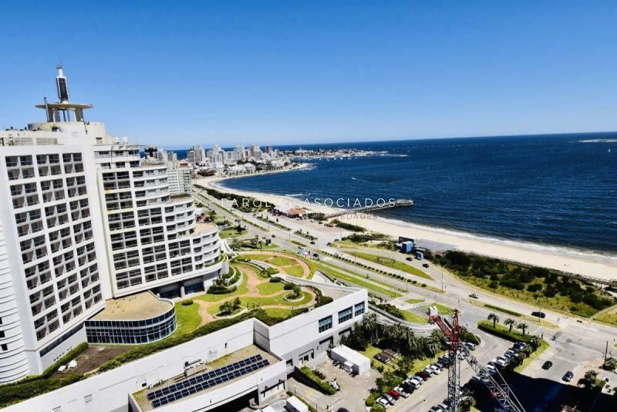 Apartamento en de 2 dormitorios en venta en Seasons Tower, Punta del Este