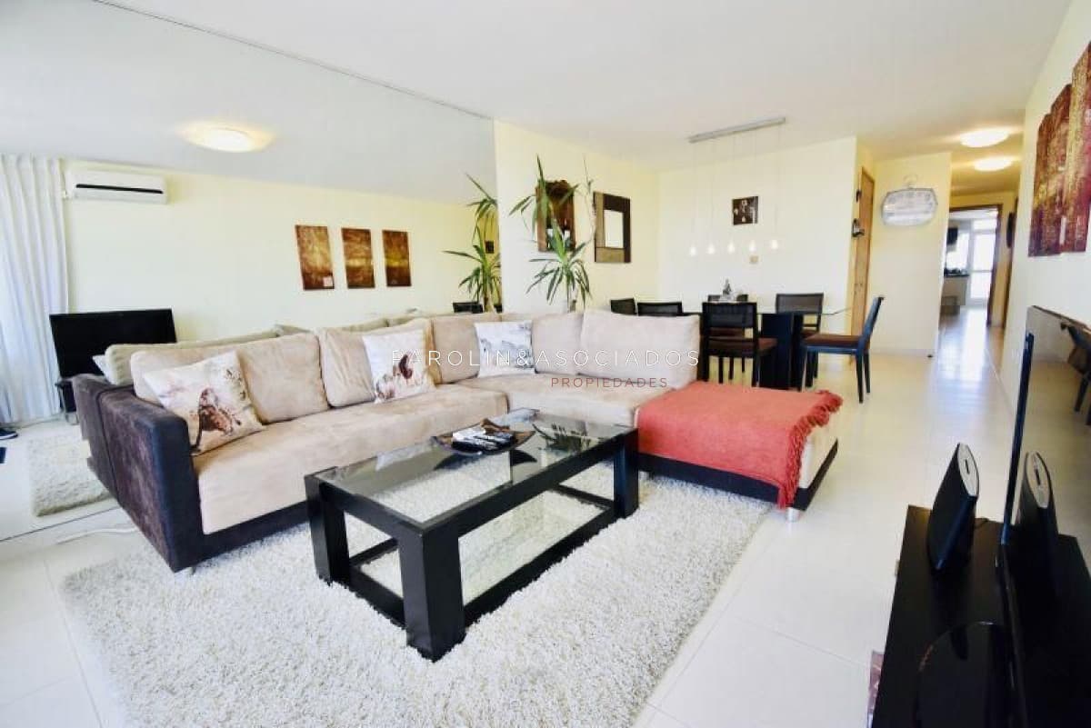 Apartamento en de 2 dormitorios en venta en Seasons Tower, Punta del Este