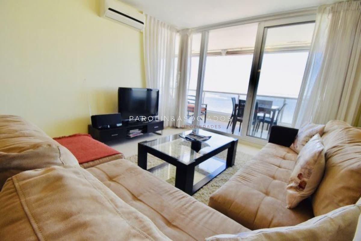 Apartamento en de 2 dormitorios en venta en Seasons Tower, Punta del Este
