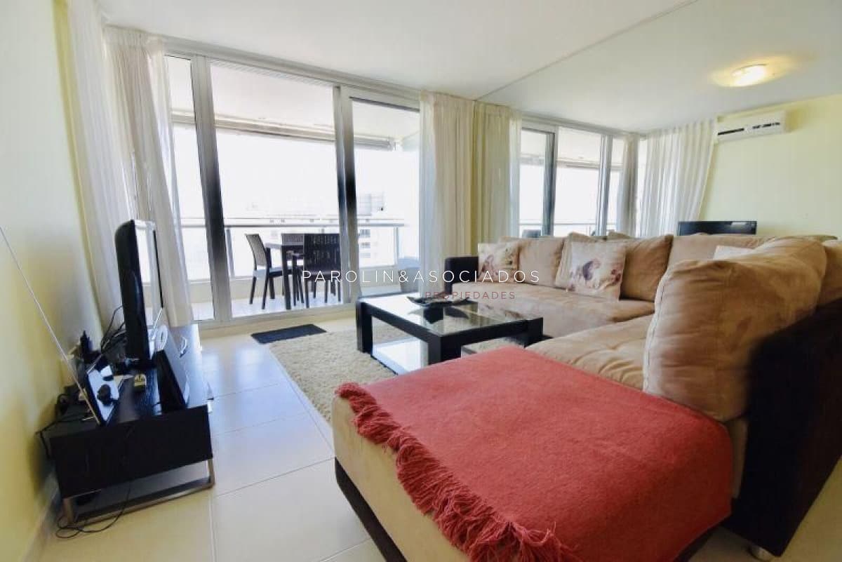 Apartamento en de 2 dormitorios en venta en Seasons Tower, Punta del Este