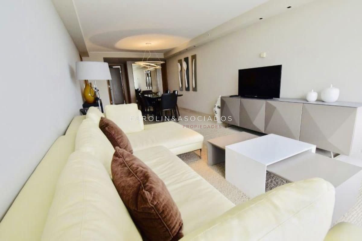 Apartamento en venta en Playa Mansa 2 dormitorios Sunrise Tower.