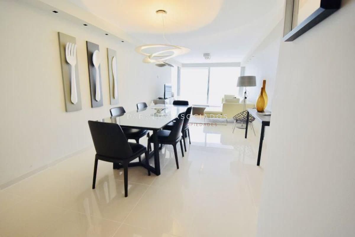 Apartamento en venta en Playa Mansa 2 dormitorios Sunrise Tower.