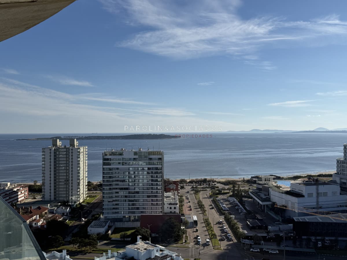 OPORTUNIDAD APARTAMENTO 2 DORMITORIOS EN TORRE DE CATEGORIA CON EXELENT VISTA Y TODOS LOS SERVICIOS
