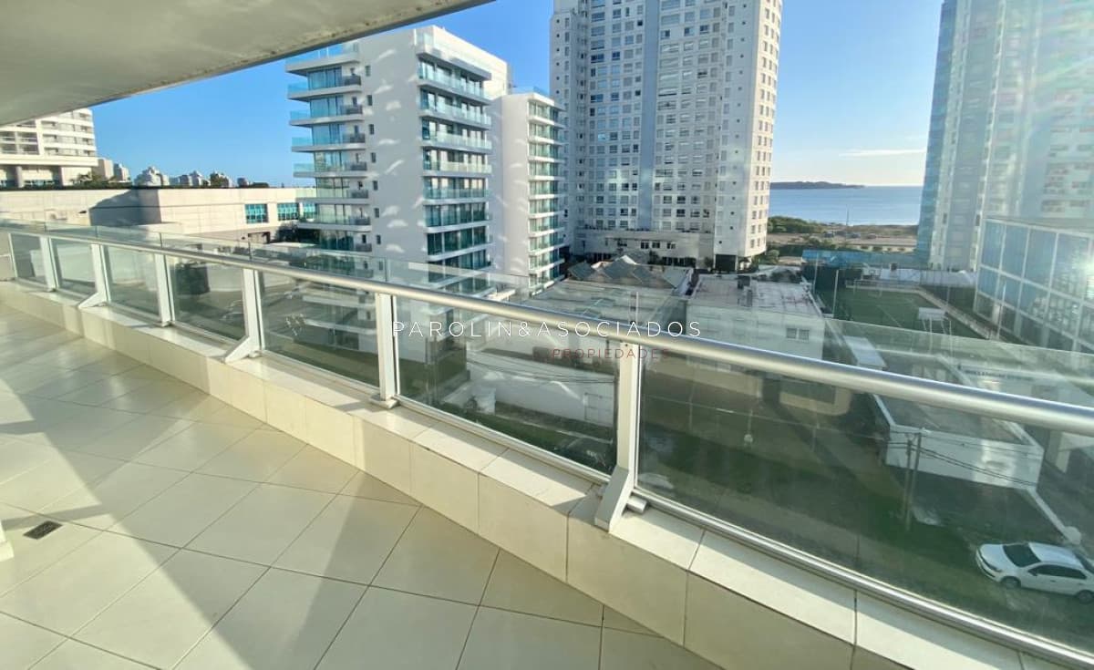 Apartamento 3 dormitorios en Seasons Tower, Punta del Este