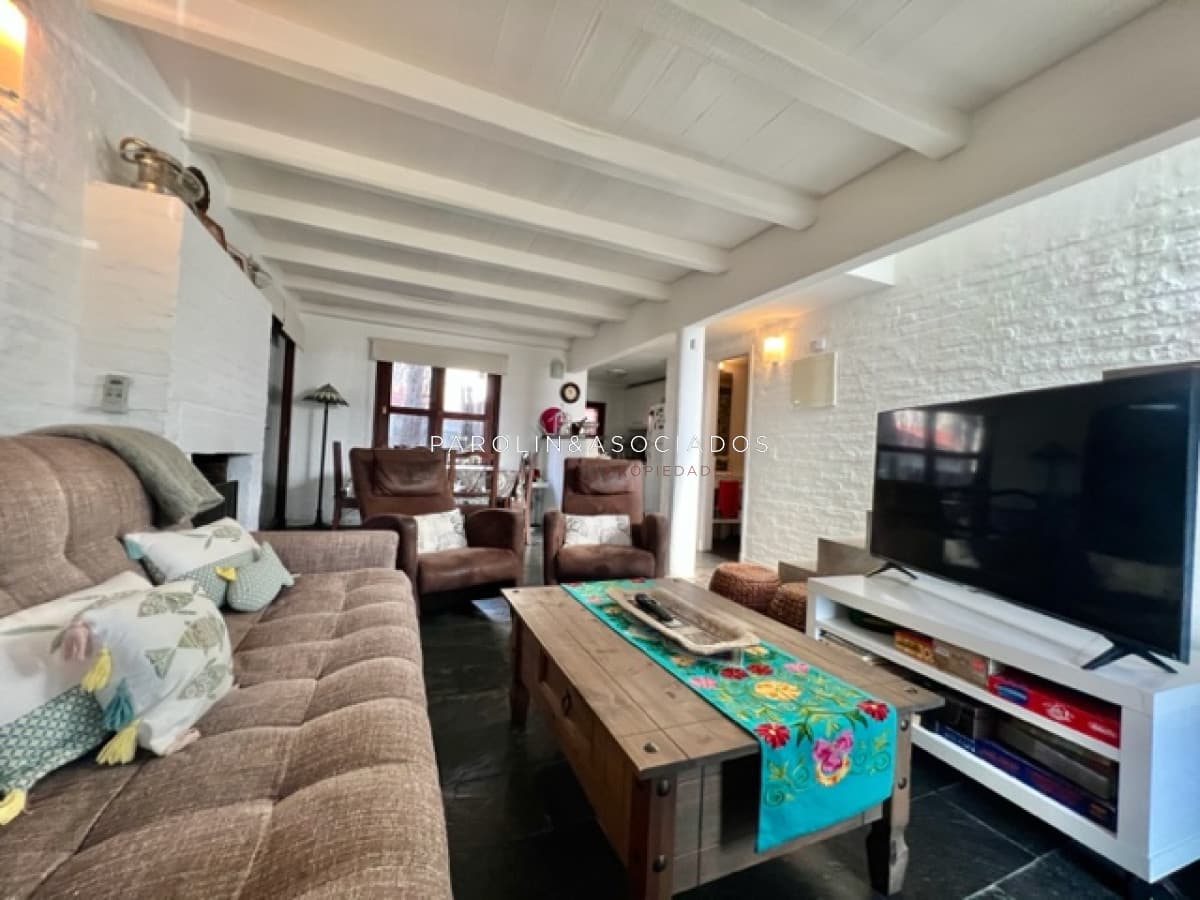 Casa en venta, punta del este, 2 dormitorios, Barrio privado parque pinares