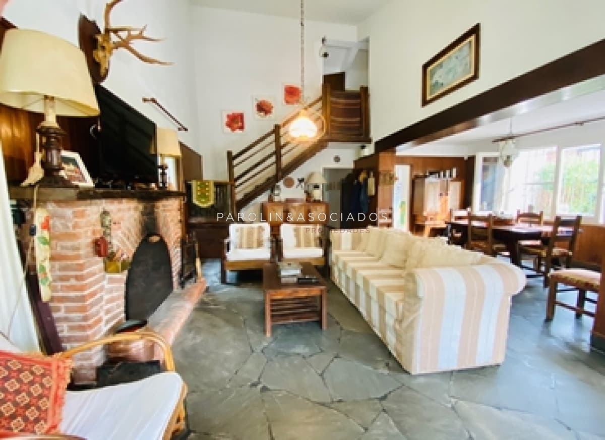 Casa En Venta de 6 Dormitorios en Mansa, Punta Del Este
