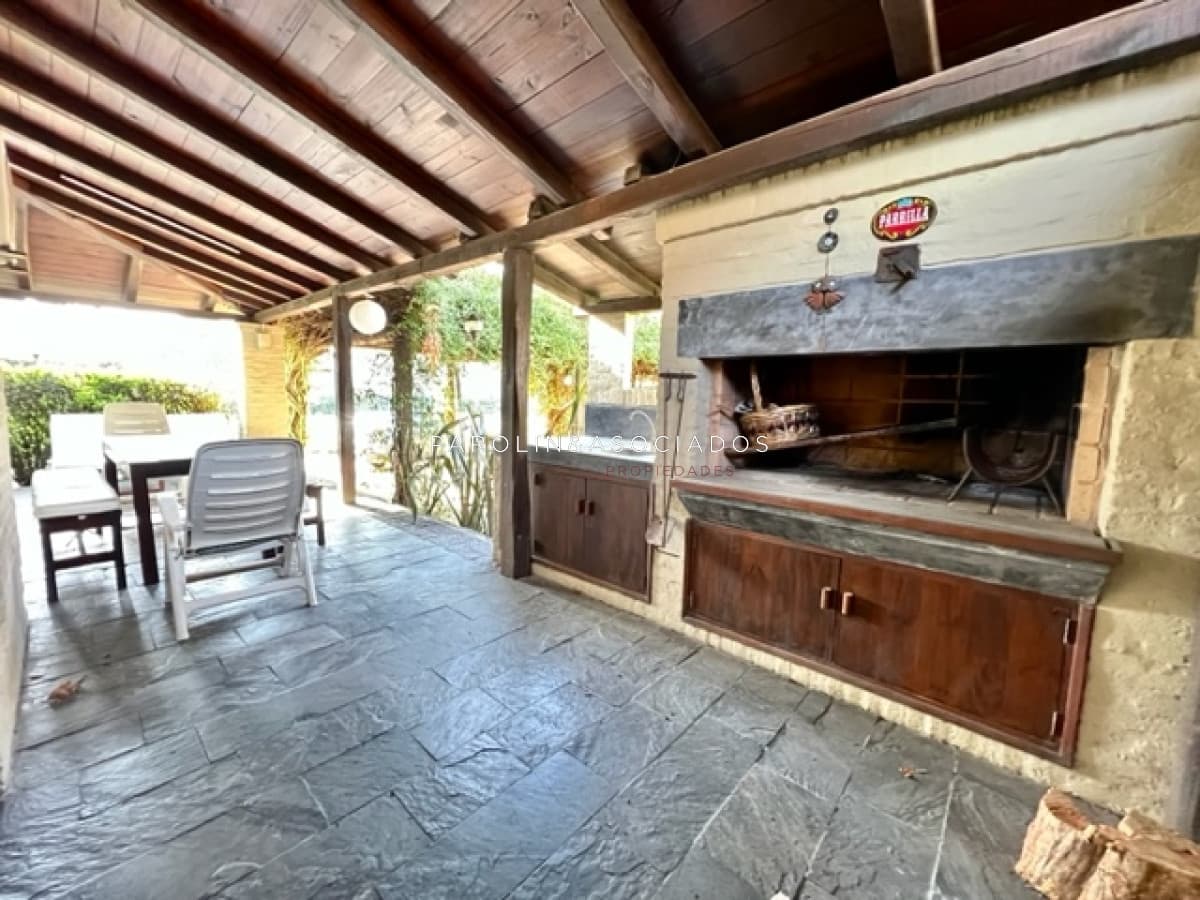 Casa en venta, punta del este, 2 dormitorios, Barrio privado parque pinares