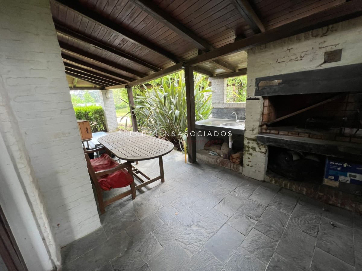 Casa en venta de 2 dormitorios en Parque Pinares - Punta del Este