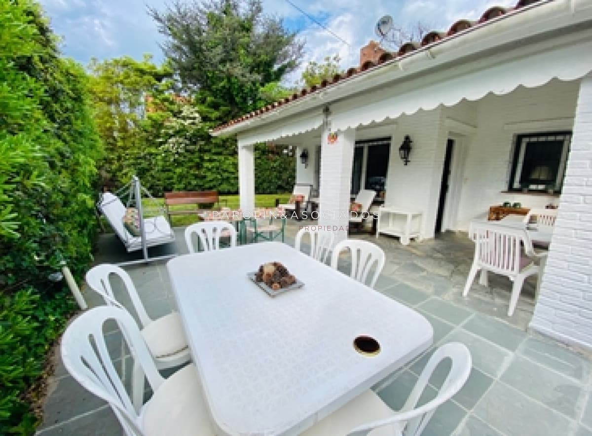 Casa En Venta de 6 Dormitorios en Mansa, Punta Del Este