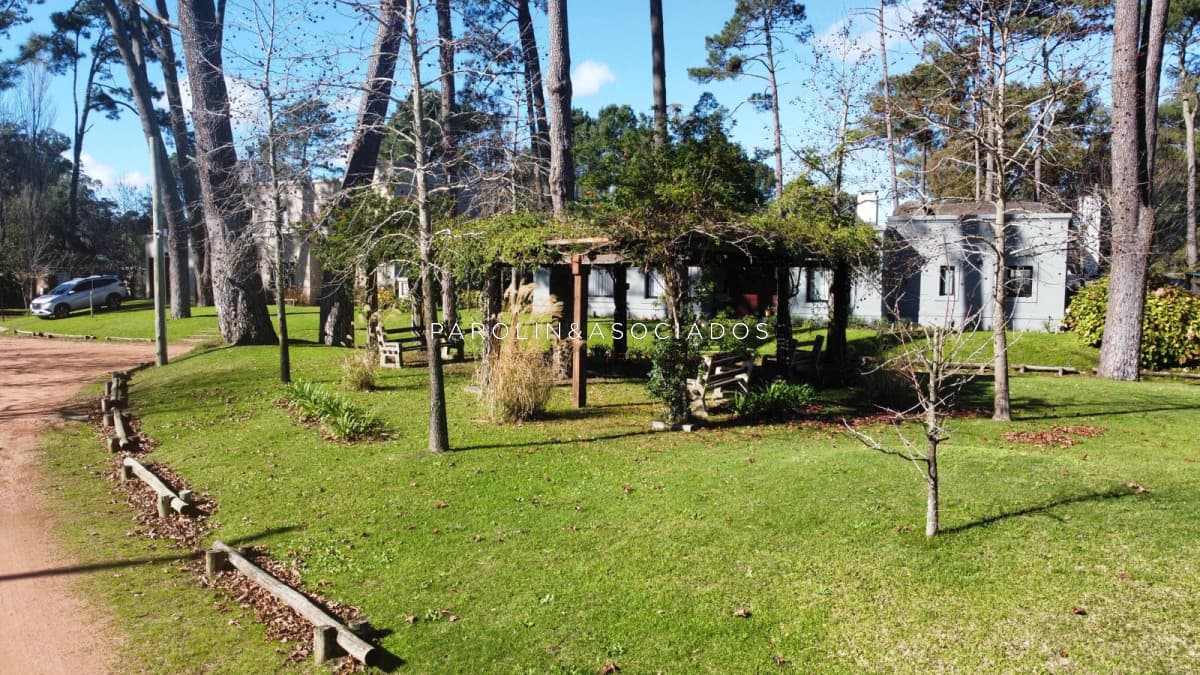 GRAN OPORTUNIDAD LOTE EN BARRIO PRIVADO A 200 MTS DEL MAR EN PLAYA MANSA CON TODOS LOS SERVICIOS