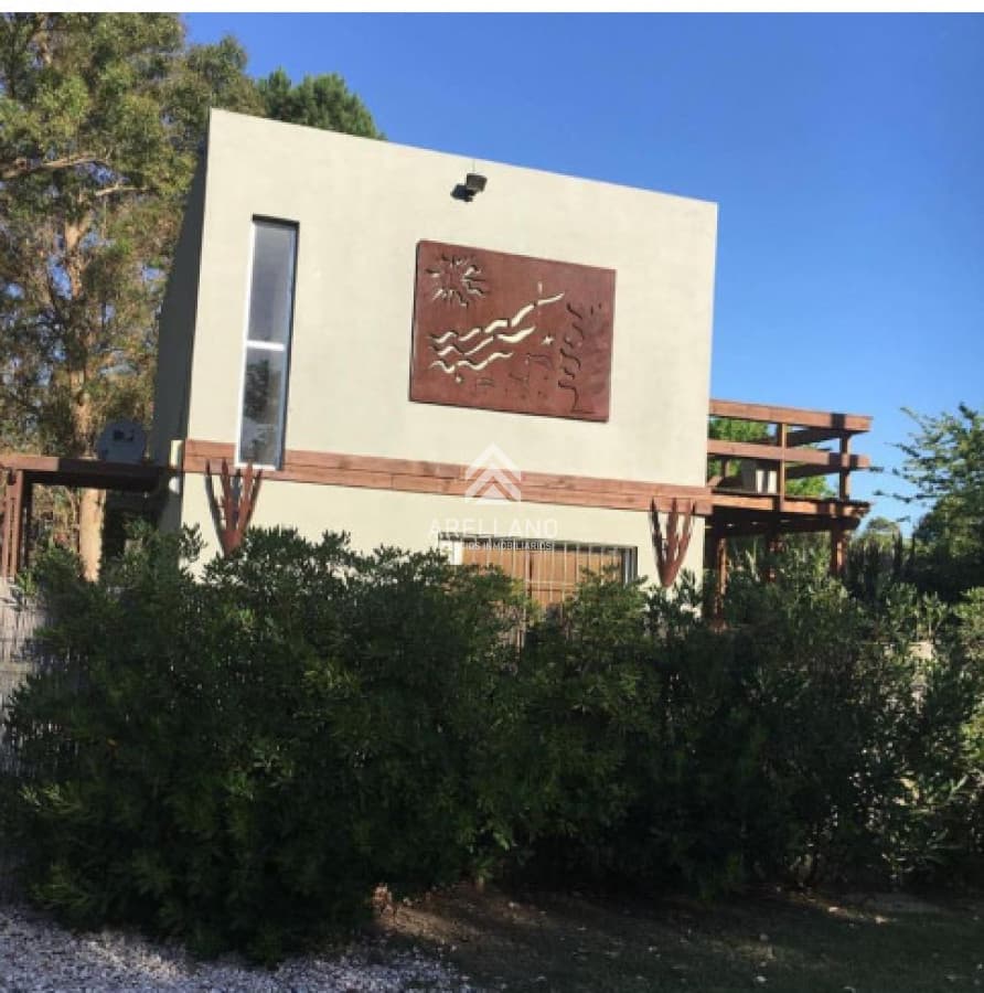 Casa ID.6471 - OPORTUNIDAD CASA A REFACCIONAR 3 DORMITORIOS EN LA BARRA, EL TESORO EXCELENTE UBICACION
