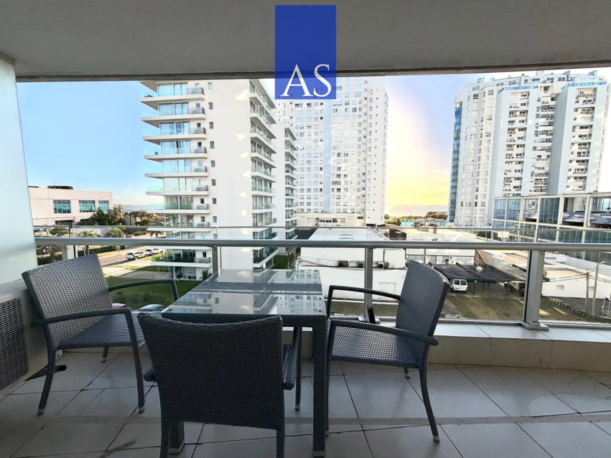 APARTAMENTO VENTA SEASONS TOWER 2 DORMITORIOS MAS SERVICIO
