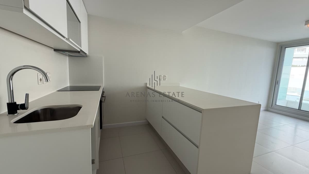 Apartamento ID.3739 - Apartamento de un domitorio en Venta y Alquiler, en Playa Mansa - Punta del Este, Ubicado frente  al Enjoy