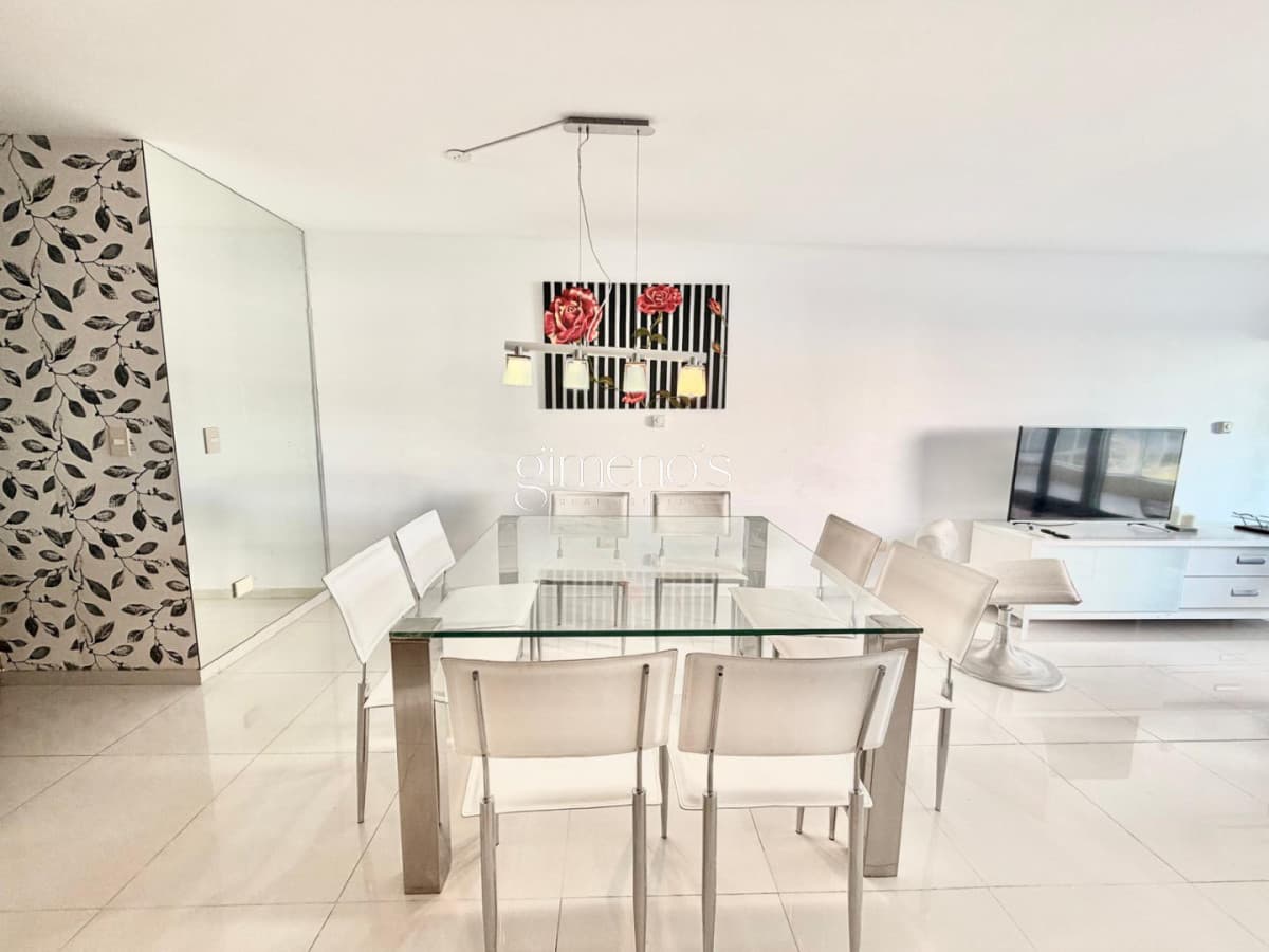Apartamento en Venta 2 Dormitorios mas servicio - Playa Mansa - Punta del Este
