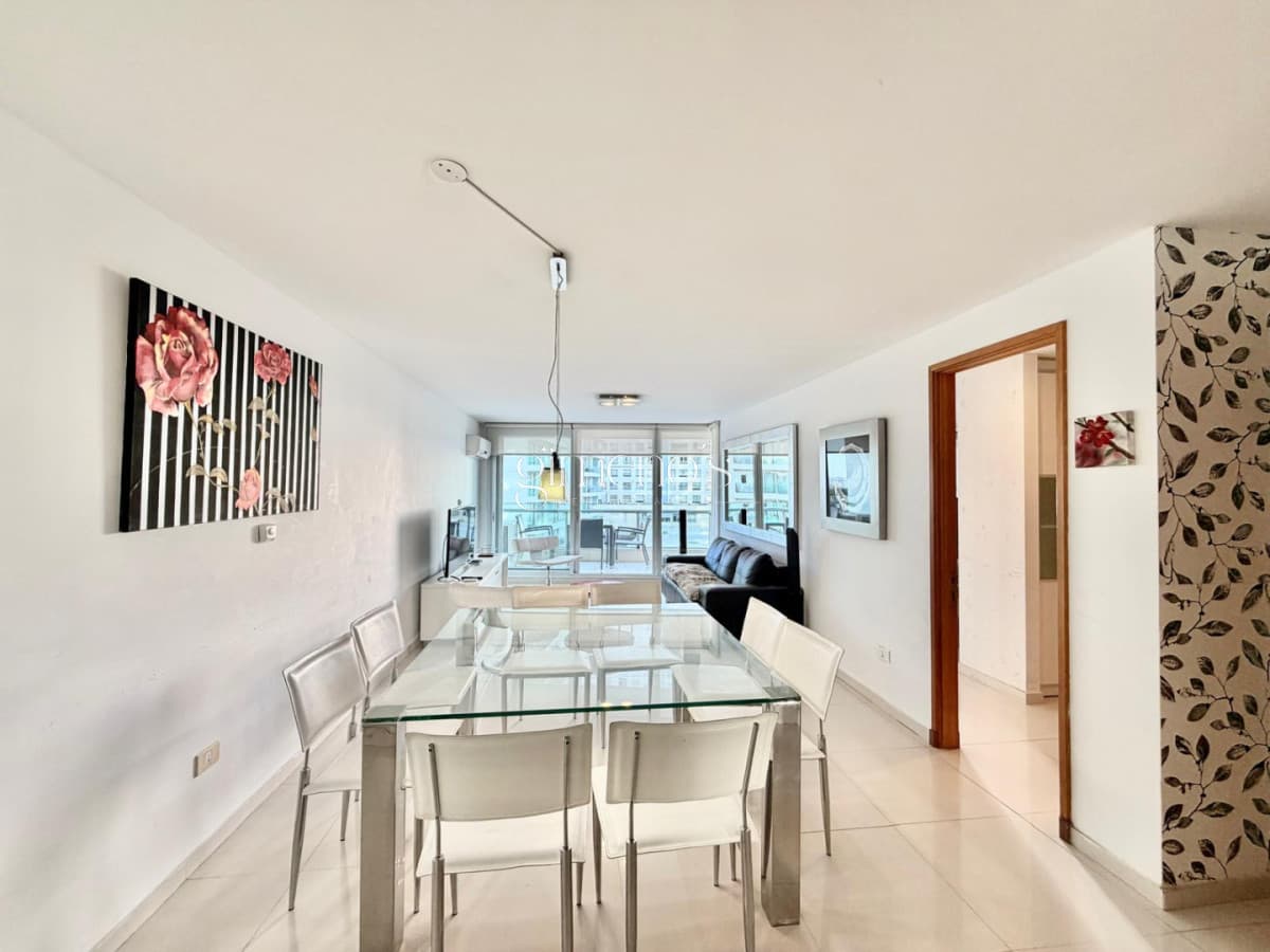 Apartamento en Venta 2 Dormitorios mas servicio - Playa Mansa - Punta del Este