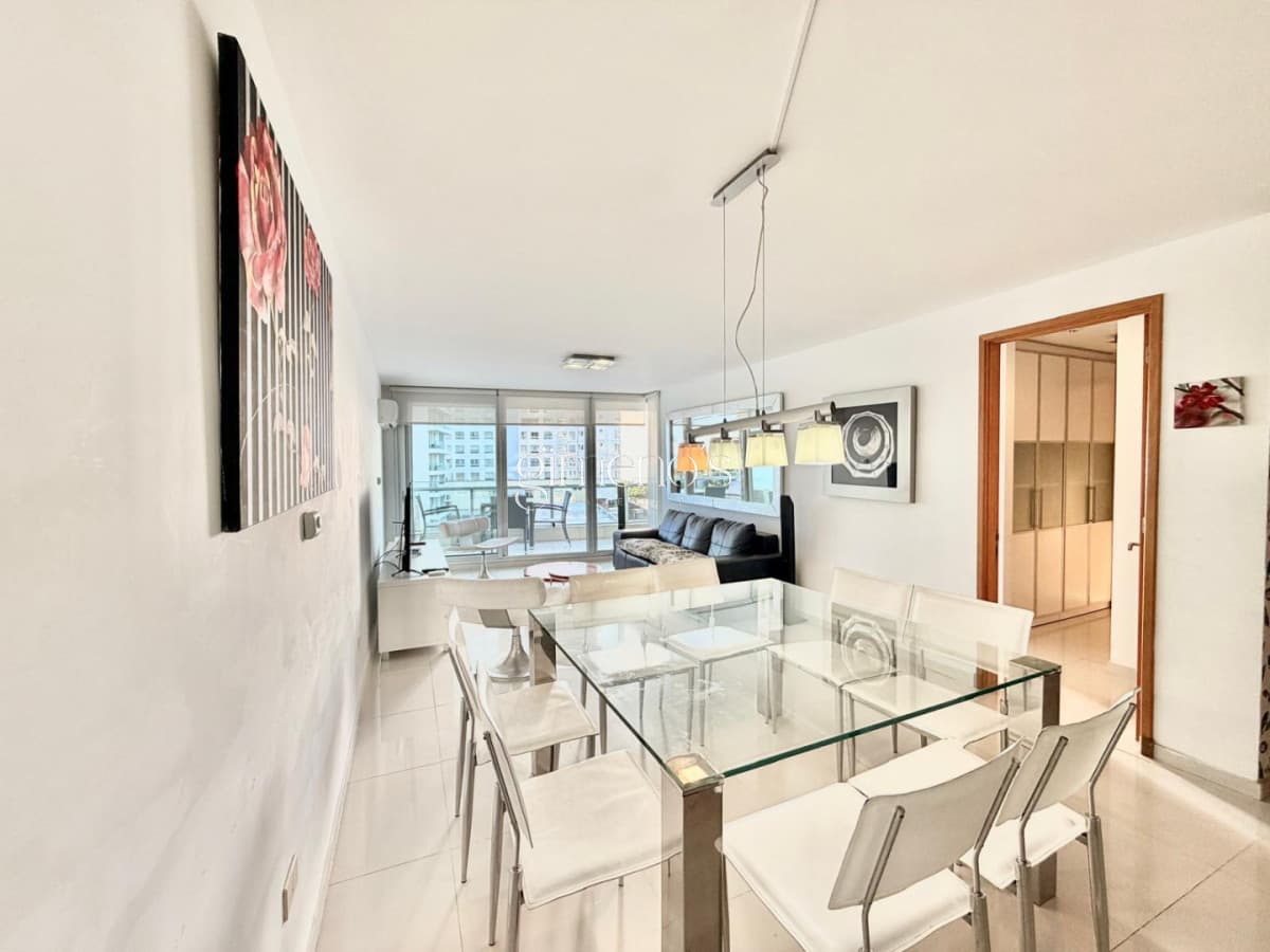 Apartamento en Venta 2 Dormitorios mas servicio - Playa Mansa - Punta del Este