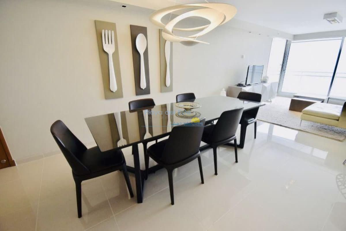 Apartamento en alquiler temporario Playa Mansa 2 dormitorios SUNRISE TOWER - Inmobiliaria Playa del Este